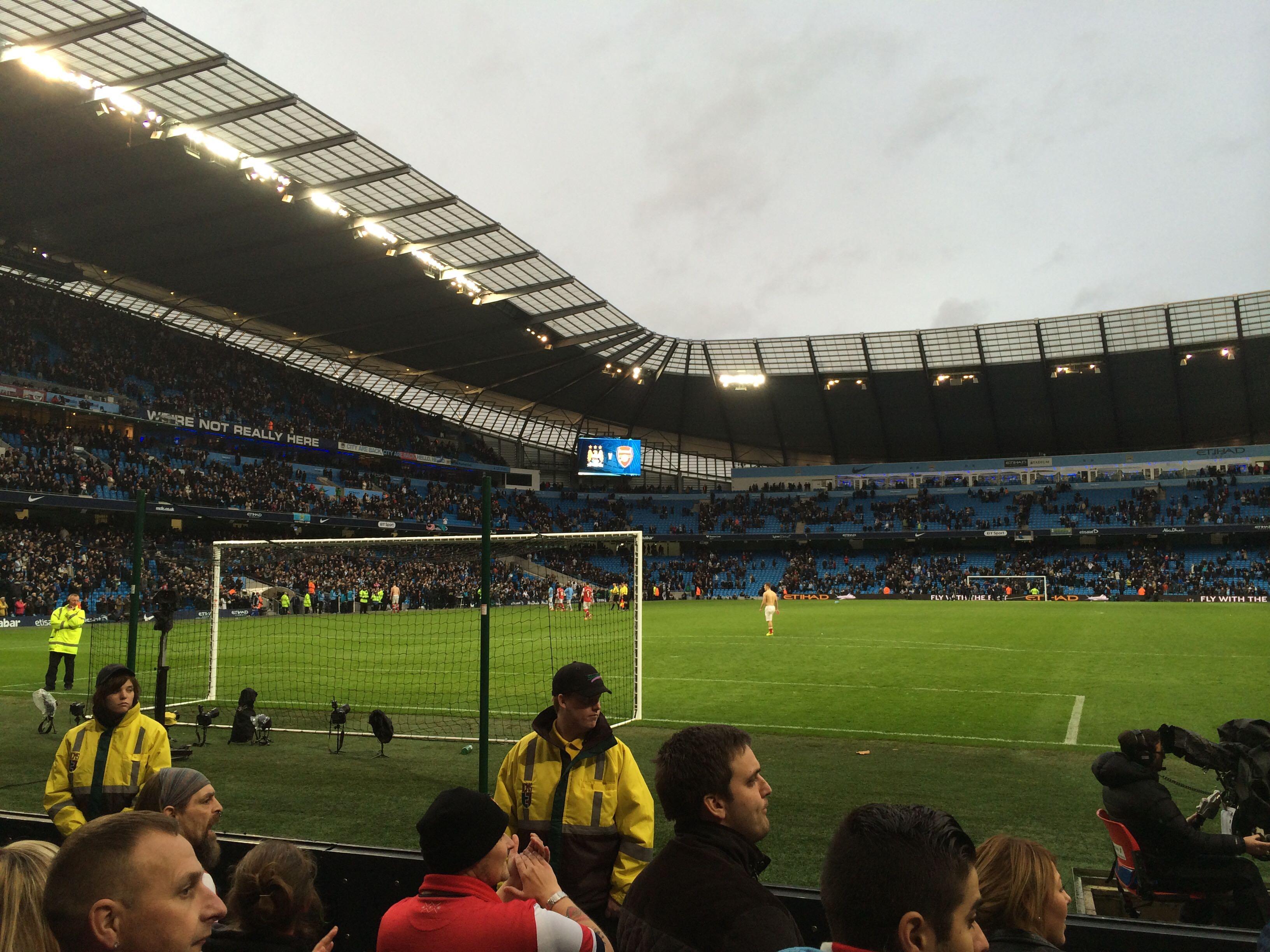 通过紧密的 通过紧密的